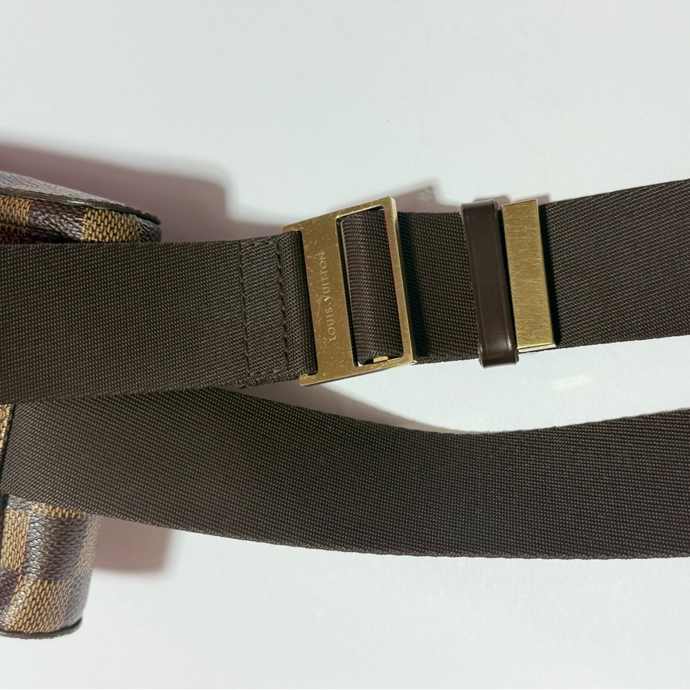 Louis Vuitton Bag with Red Lining and Gold Accents - Picture 3 of 9